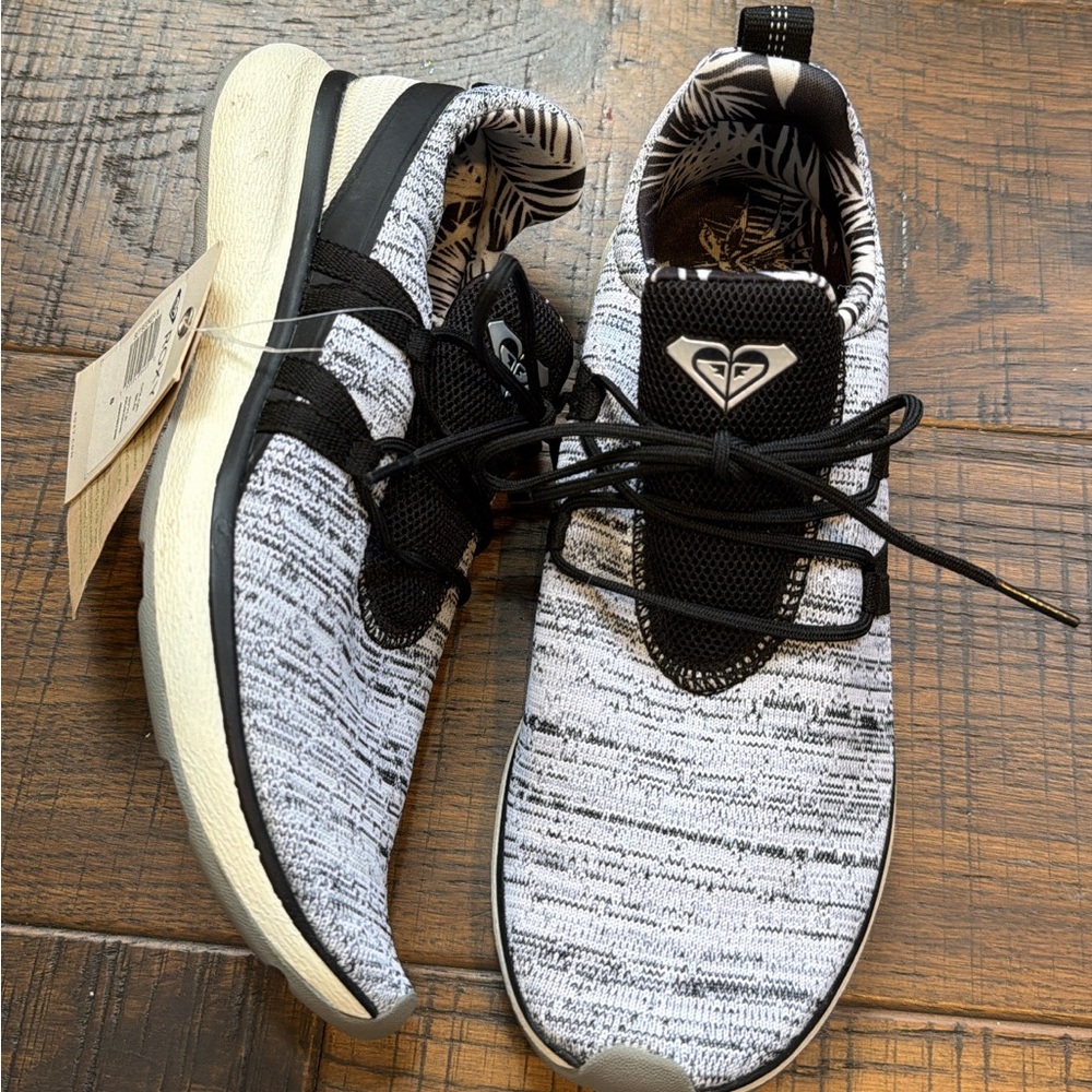 NWT Roxy setseeker grey sneakers
